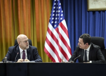 Hovenier takohet me Kurtin