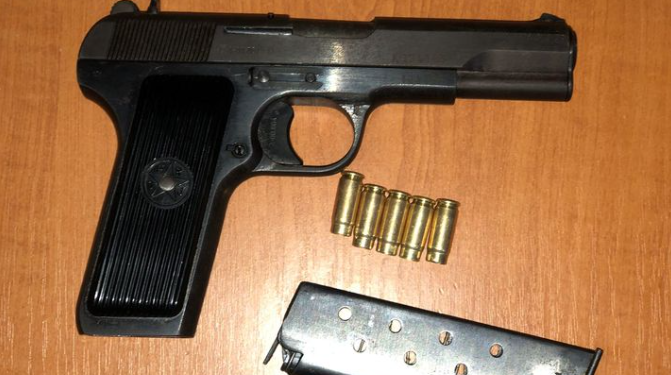 Arrestohet një i dyshuar për të shtëna me armë zjarri në Gjakovë