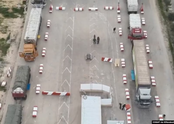 Kamionët me ndihma nisin të hyjnë në Gazë