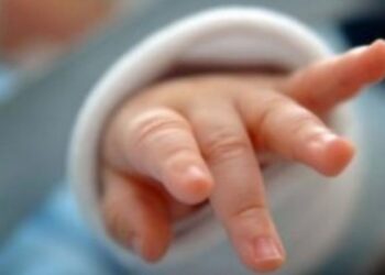 Një foshnje dërgohet pa shenja jete në QKMF-në e Istogut