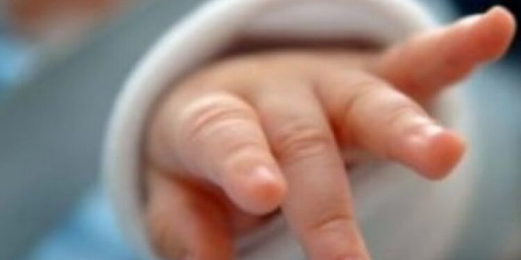 Një foshnje dërgohet pa shenja jete në QKMF-në e Istogut