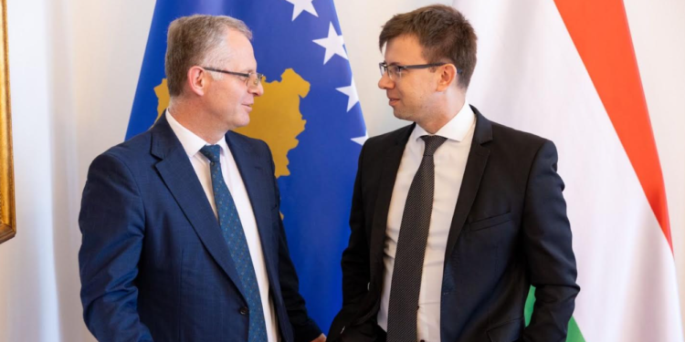 Bislimi takoi ministrin hungarez për çështje të BE-së