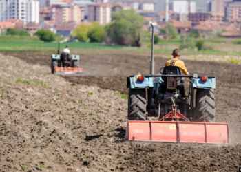 Kostoja e kultivimit: Bujqit e Kosovës ndiejnë peshën e taksës