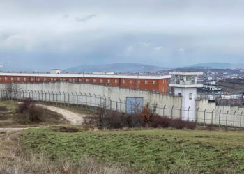 Qeveria synon ta rinegociojë marrëveshjen për burgjet me Danimarkën