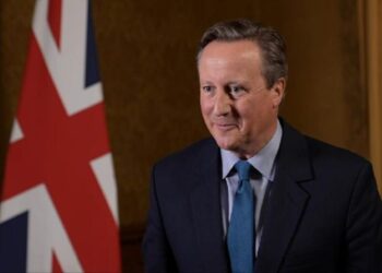 David Cameron viziton sot Tiranën