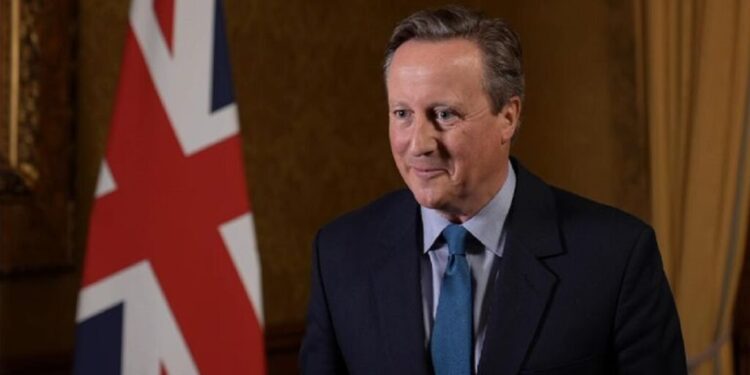 David Cameron viziton sot Tiranën