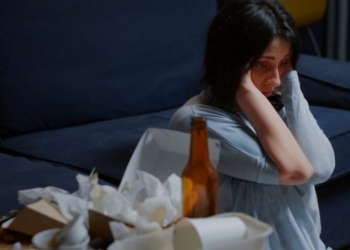 Gjashtë sjellje “qetësuese” që në fakt shkaktojnë më shumë ankth