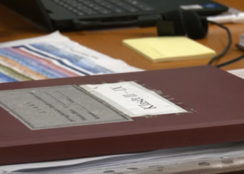 Mësimdhënësit po braktisin ditarin për shkak të pagës