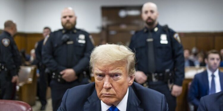 Trump shpallet fajtor për falsifikimin e të dhënave