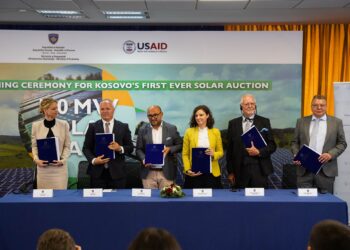 Nënshkruhet marrëveshja për zhvillimin e projektit të ankandit të parë solar prej 100 MW