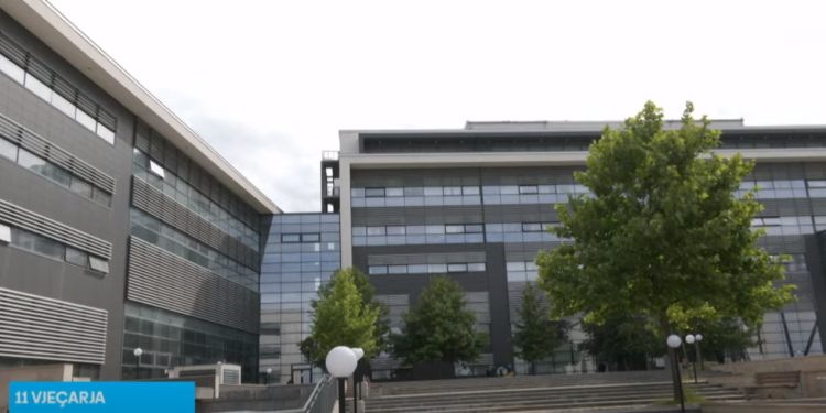 Në rigjykim u ulët dënimi nga 40 në 35 vite katër të akuzuarve për dhunimin e 11-vjeçares