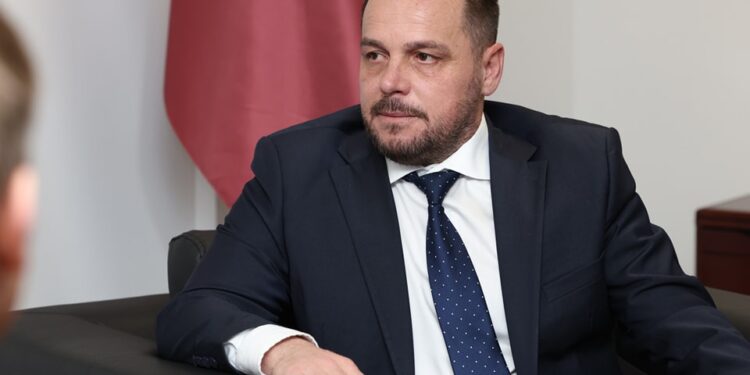 Maqedonci: Serbia ka vendosur 3 brigada jo shumë larg kufirit me Kosovën