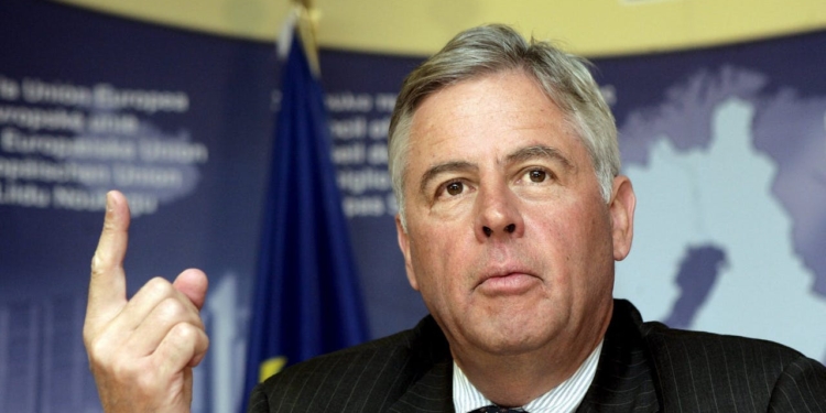 Diplomati holandez kritikon diplomacinë agresive të Serbisë kundër Kosovës