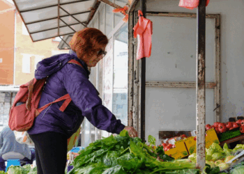 “Dal në treg e kthehem me duar në xhepa”: A i kontrollon kush çmimet?
