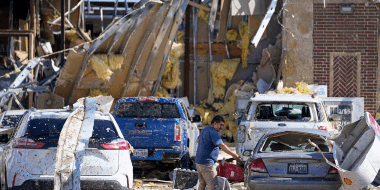 Së paku 20 të vdekur nga tornadot dhe stuhitë në SHBA