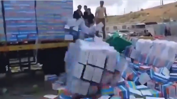 Ndihmat për në Gaza shkatërrohen nga protestues izraelitë