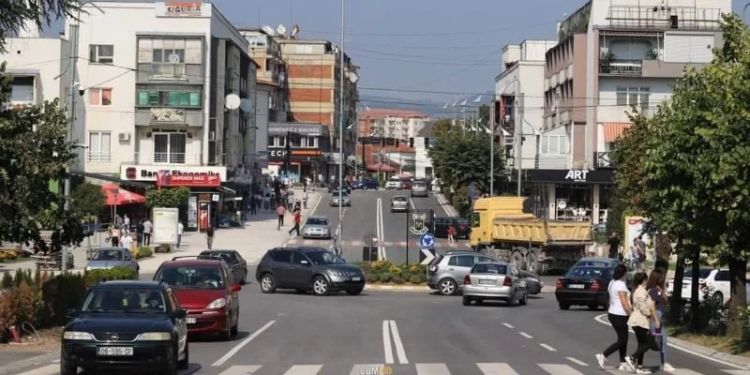 Grabiten e dhunohen nënë e bir në Gjilan