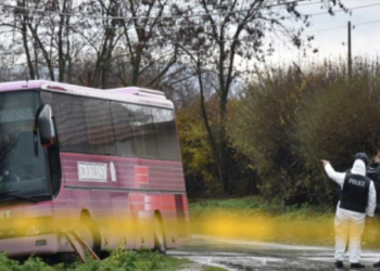 Dëshmitari thotë se në natën kritike e kishte parë në një kafiteri njërin nga të akuzuarit për vrasjen e trefishtë në Gllogjan