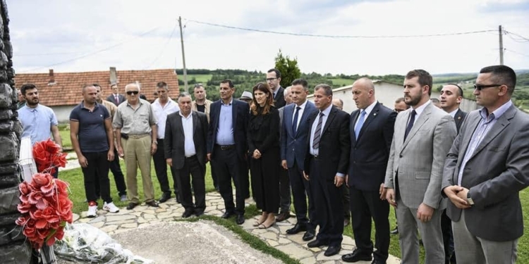 Haradinaj kujton Tahir e Nebih Mehën në 43-vjetorin e rënies