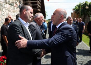 Haradinaj përkujton luftëtarët e Dukagjinit: U rritën nën frymën patriotike