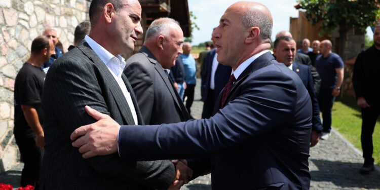 Haradinaj përkujton luftëtarët e Dukagjinit: U rritën nën frymën patriotike