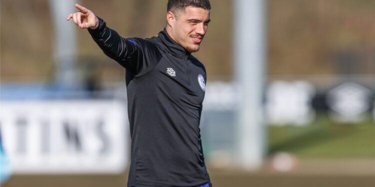 Idrizi largohet nga Schalke