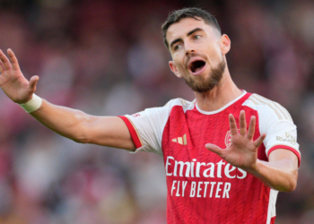 Jorginho mbetet tek Arsenali