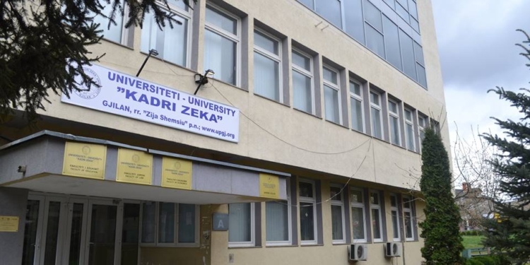 Universiteti “Kadri Zeka” në Gjilan akreditohet për periudhën pesëvjeçare