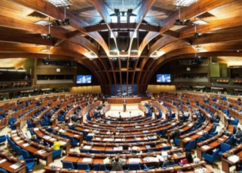 Knaus kërkon nga ministrat e jashtëm të caktojnë seancë të jashtëzakonshme për Kosovën