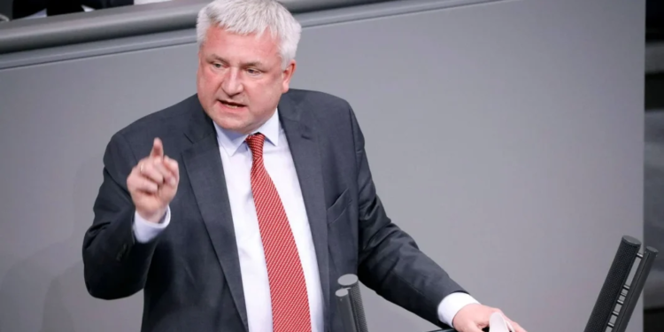 Abraham: Pranimi i Kosovës në KiE këtë muaj, e vetmja rrugë përpara