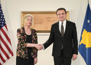 Kurti priti Nicole Chulick, tha se Qeveria udhëhiqet nga parimi se ligji është mbi politikën