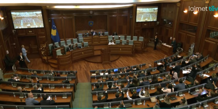 Opozita pa kërkesë zyrtare për shpërndarje të Kuvendit