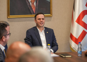 Abdixhiku pas takimit me struktura të partisë: Lidhja është e fortë, dhe e djathta po ringritet si një!