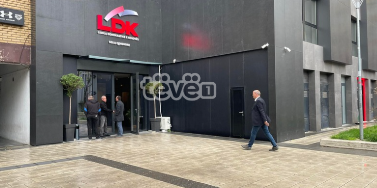 Nis takimi i Abdixhiku me kryetarët e degëve dhe anëtarë të kryesisë së LDK-së