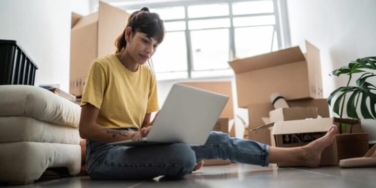 Të jetosh vetëm për herë të parë? Këtu janë 10 këshilla të dobishme