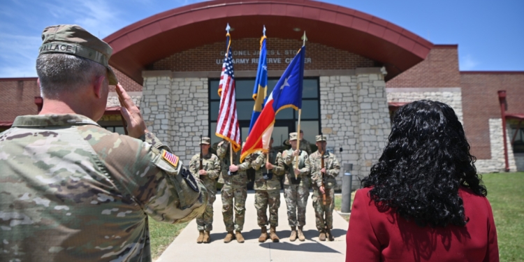 Osmani viziton ushtarët amerikanë që shërbyen në kohën e sulmit në Banjskë