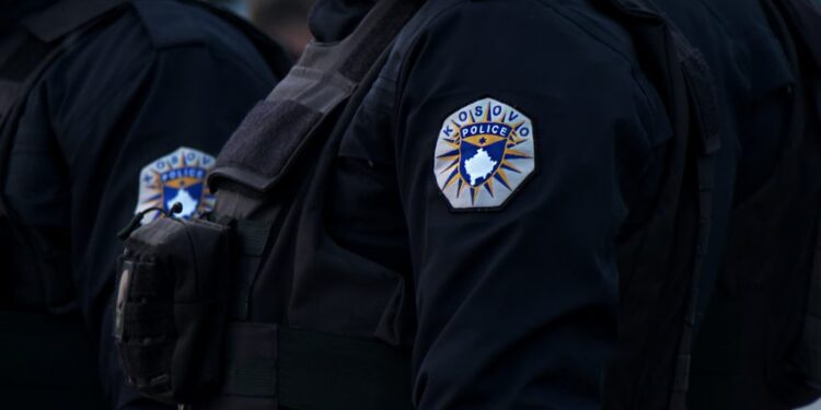 Arrestohet një person pasi goditi me veturë zyrtarin policor në Prizren