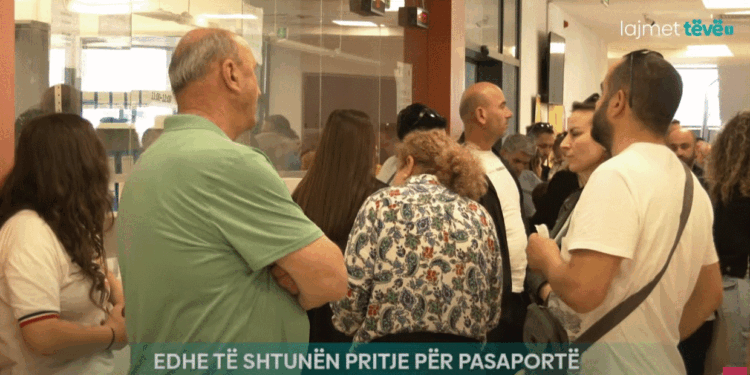 Qytetarët ankohen për pritje të gjata për letërnjoftim dhe pasaportë