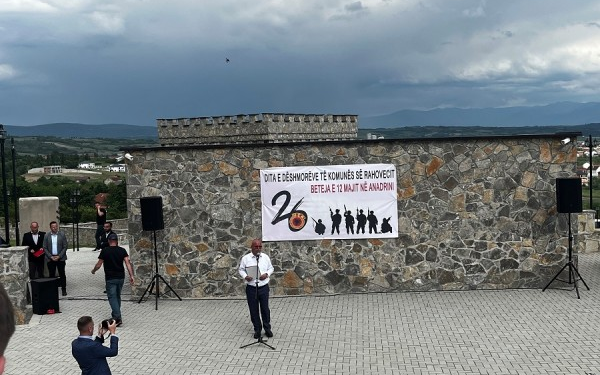 ​Rahoveci nderon dëshmorët në Ditën e Çlirimit