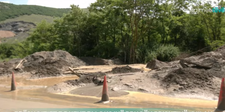 Rrëshqitjet e dheut në Kishnicë bllokojnë rrugën Prishtinë-Gjilan