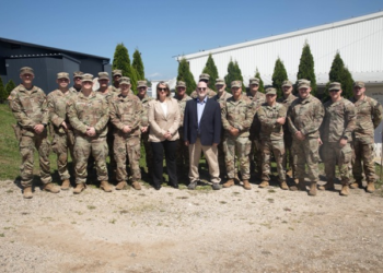 Hovenier viziton ushtarët amerikanë në bazën e KFOR-it në Leposaviq