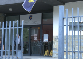 Qytetarët serbë në veri, dalëngadalë po i kthejnë patentë-shoferët nga ato ilegale në të Republikës së Kosovës