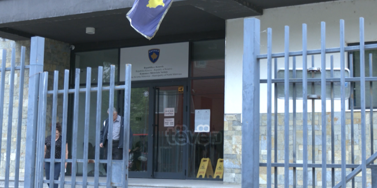 Qytetarët serbë në veri, dalëngadalë po i kthejnë patentë-shoferët nga ato ilegale në të Republikës së Kosovës