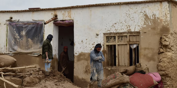 50 persona të vdekur nga vërshimet në qendër të Afganistanit