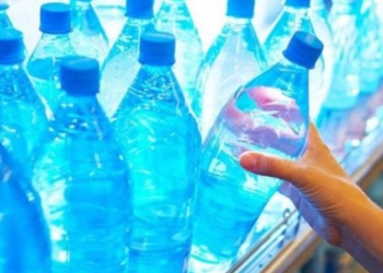 Sa herë duhen rimbushur shishet plastike të ujit?