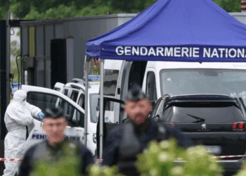 Policia franceze vret një person që tentoi t’i vinte flakën një sinagoge