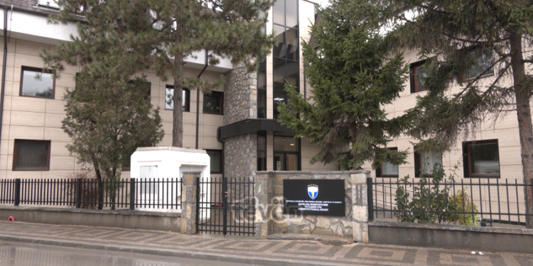 A po zvarriten masat ligjore deri në miratim të tyre?