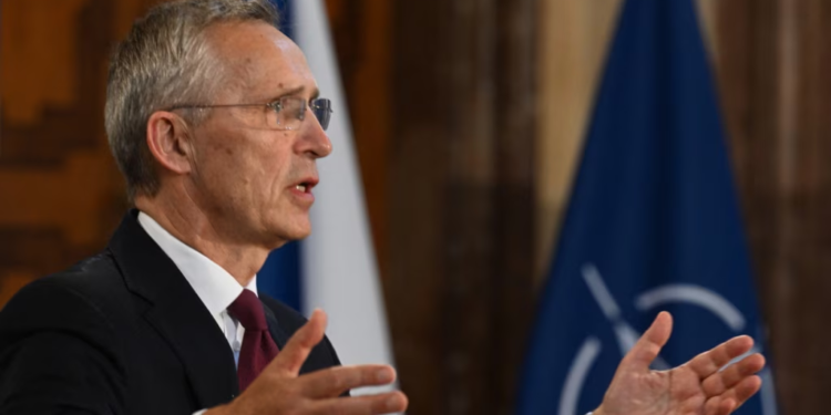 Stoltenberg sugjeron bisedime për heqjen e kufizimeve ndaj armëve për Ukrainën