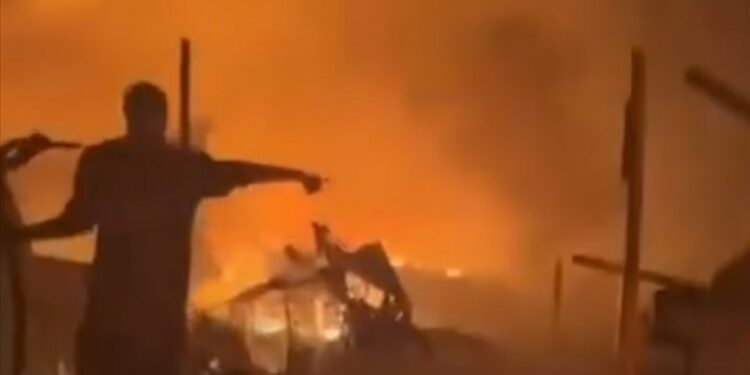 40 të vdekur nga sulmi me avionë izraelitë në kampin e palestinezëve të zhvendosur