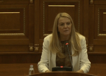 Kadrijaj – Qeverisë: Jeni hajna dhe si të tillë keni me shku në burg